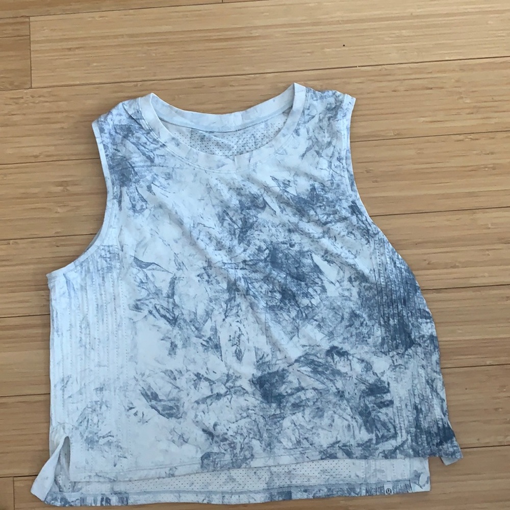 Lululemon train to be tank